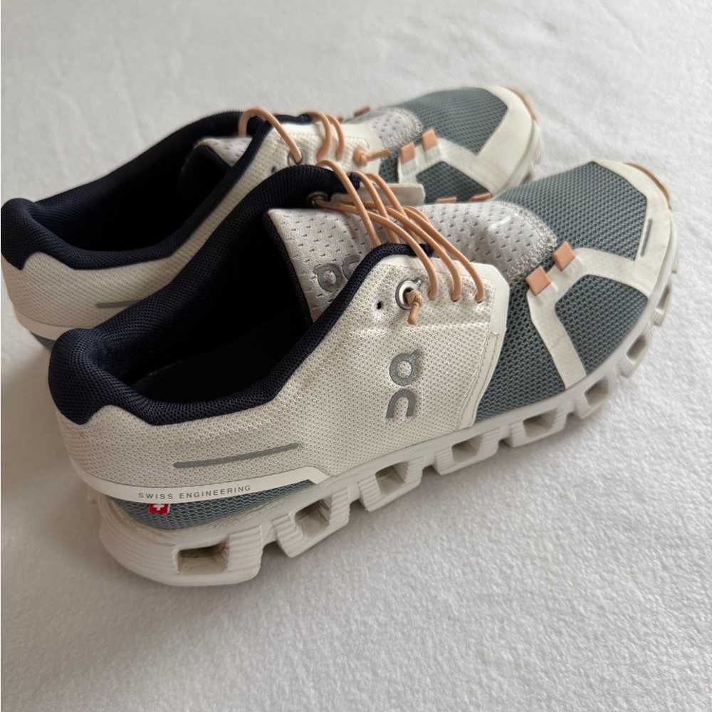 On Running Sneakers in White and Navy